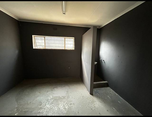 150M² WAREHOUSE TO LET IN WYNBERG